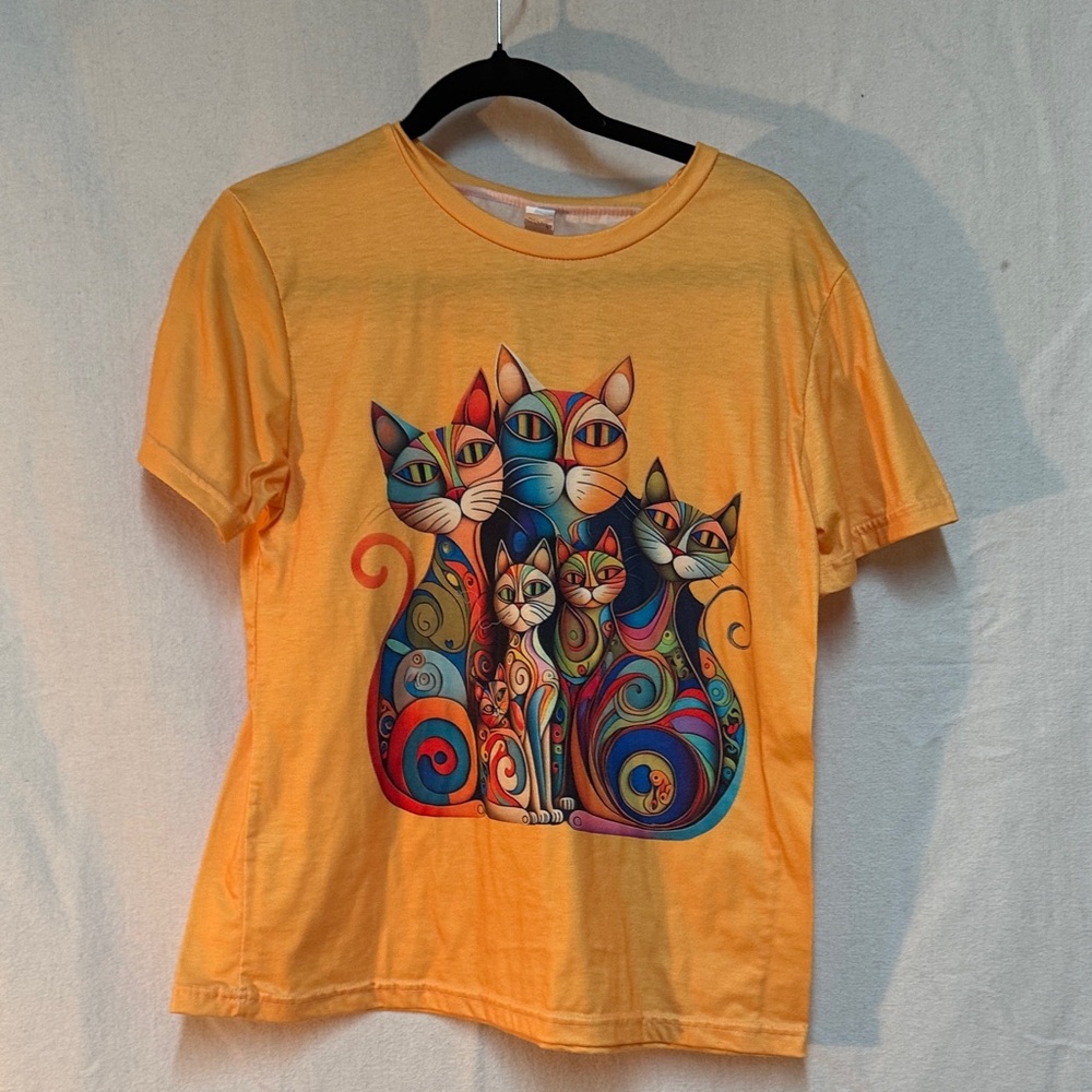 Source Unknown Vibrant Cat Graphic Tee